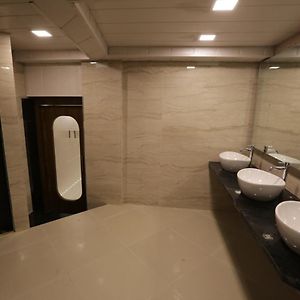Single Bed 6-Bed Dormitory Room